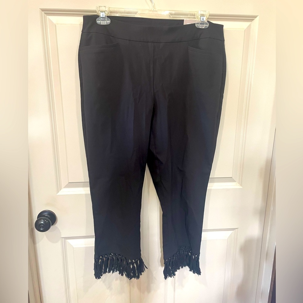 Chicos 2.5 Black Brigitte So Slimming Slim Leg Fringe Stretch Capris US Size 14